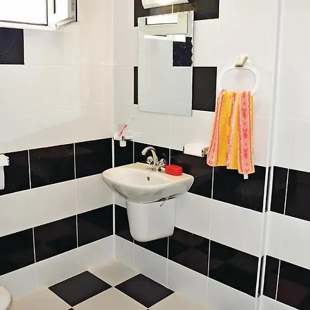 Four-bedroom Holiday In Village *